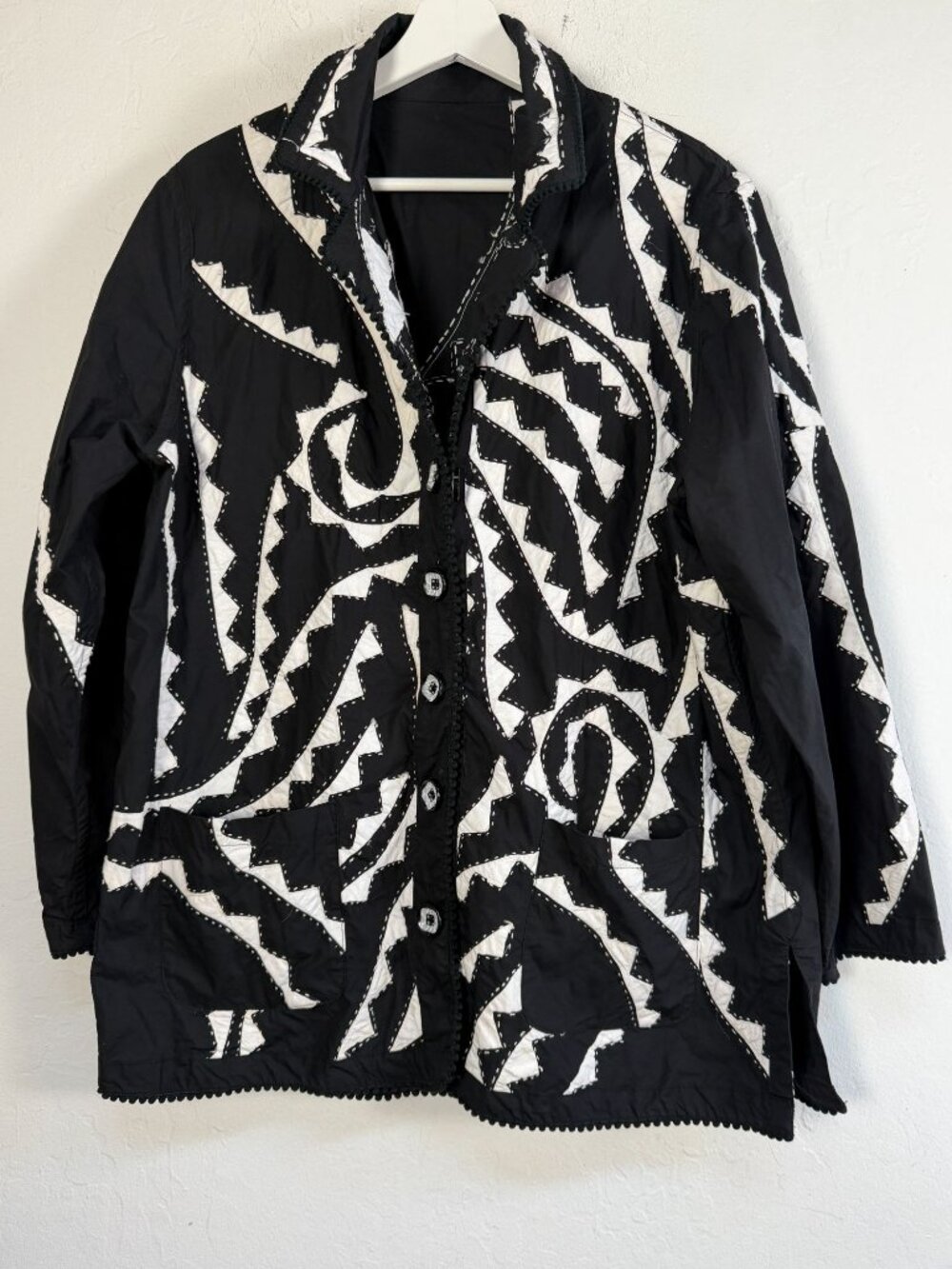 Norm Thompson Women's Jacket 1X Black White Tribal Applique Button Front Art